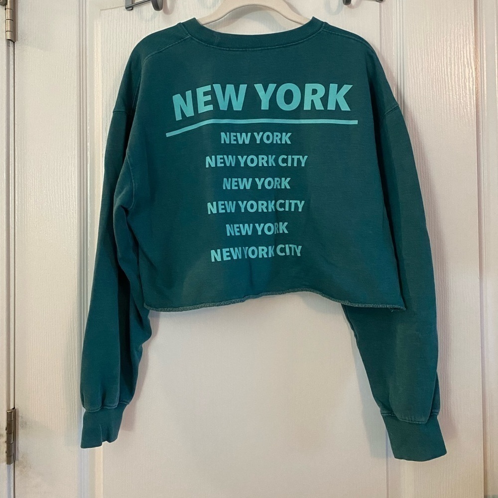Wild Fable Womens M Crewneck Sweatshirt New York City Cropped‎ Teal pullover top